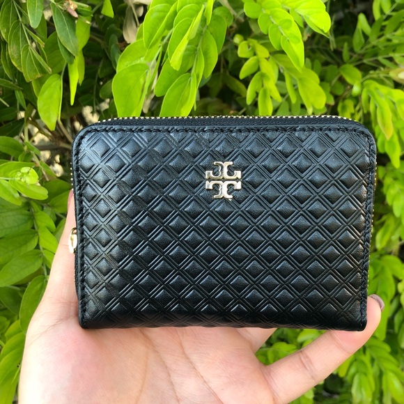 Tory Burch Handbags - Tory Burch Marion embossed zip cardholder *NEW*